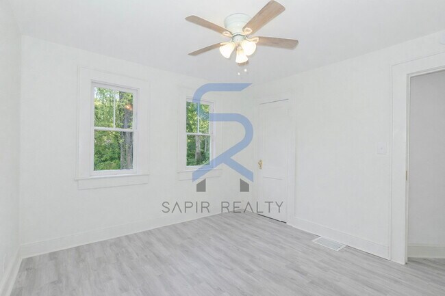 Building Photo - Cascade Heights Charm – 3BR/2BA Home in Southwest Atlanta