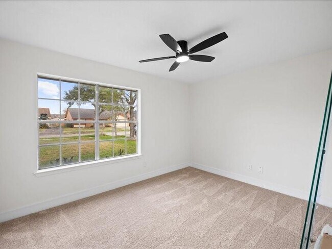 Building Photo - 2314 Edgedale Dr