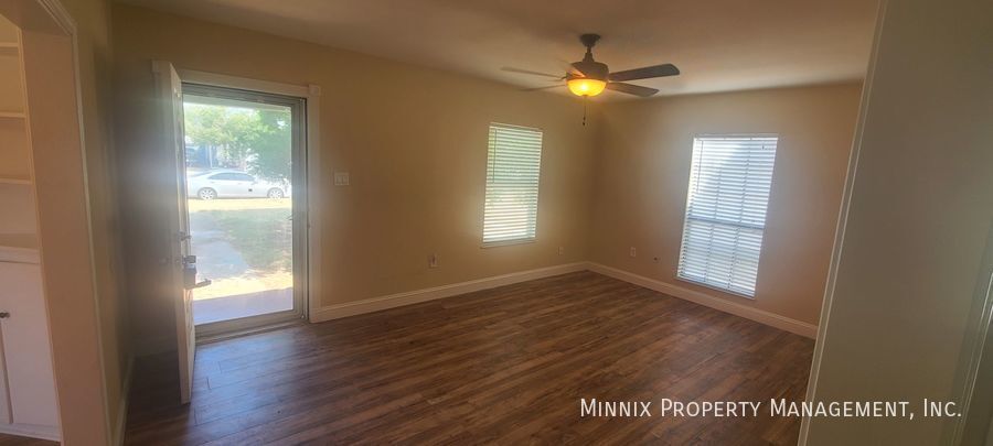 Building Photo - 4509 Parkdale Dr