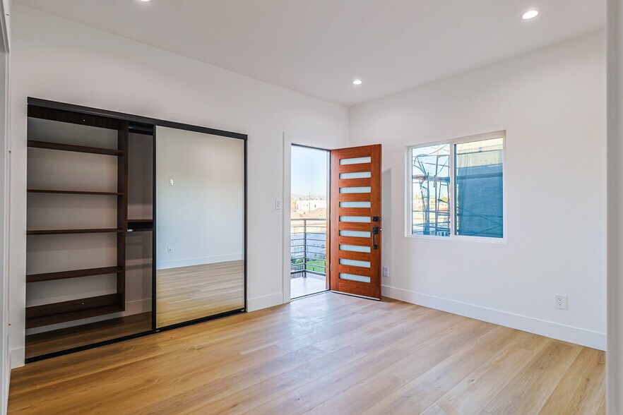 Building Photo - 4848 W 17th St