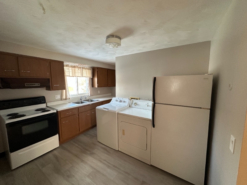 Building Photo - 2718 Stenzel Ave