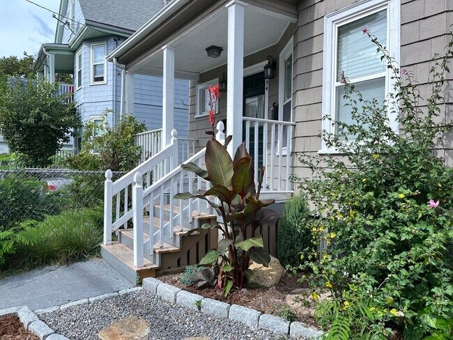 Building Photo - 454 Beech St