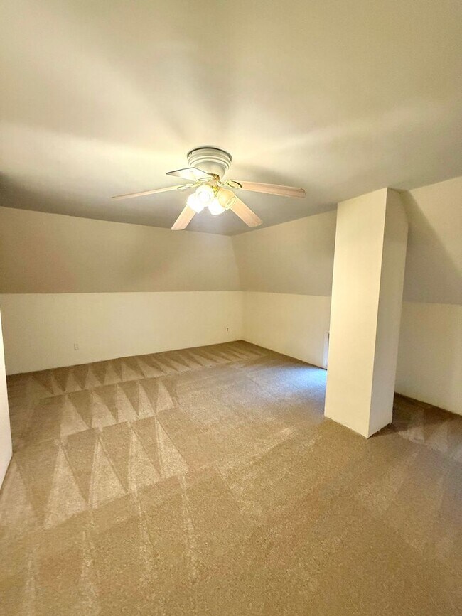 Building Photo - Charming 5-Bedroom Central District Home