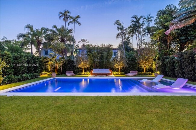 Building Photo - 4430 Royal Palm Ave