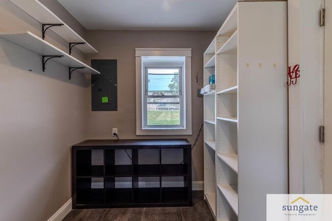 Building Photo - 624 Military Ave