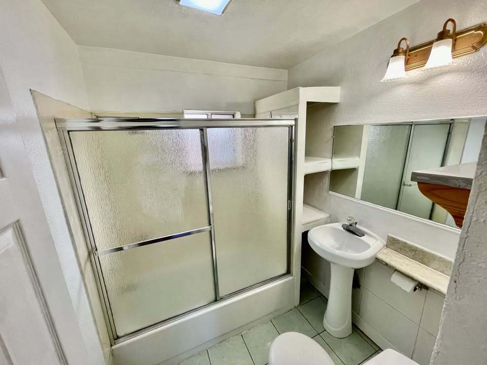 Building Photo - 475 Newton Ave