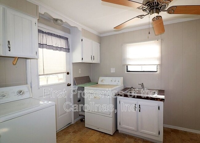 Building Photo - 1148 Southwood Dr