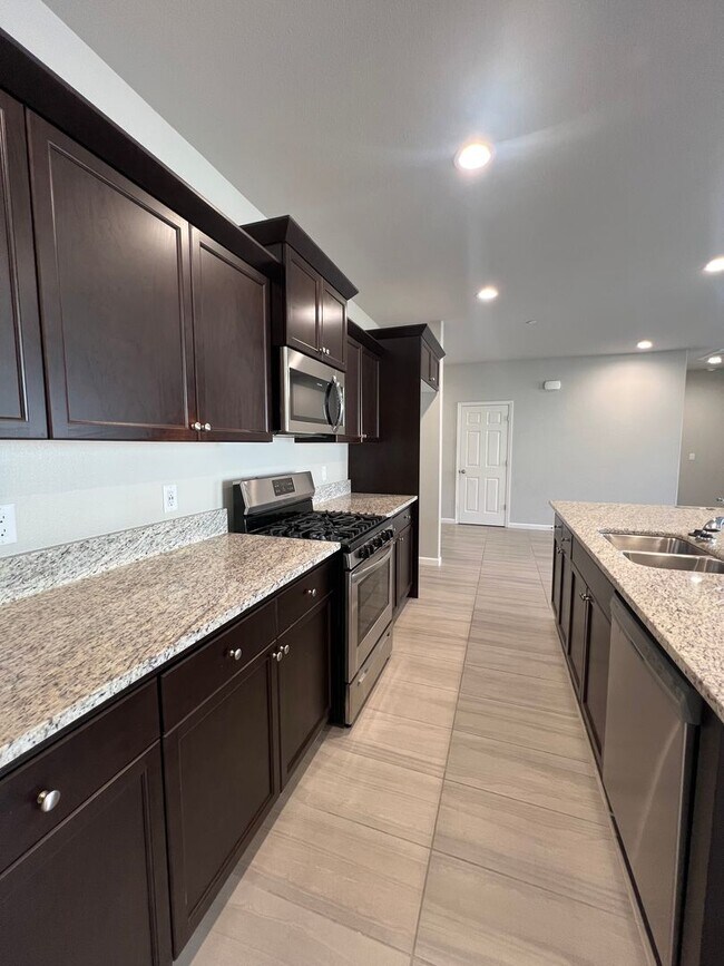 Building Photo - Charming 3 bedroom, 2 Bath Home