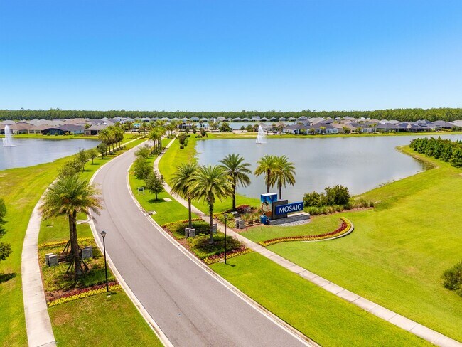 Building Photo - Luxurious 3-Bedroom Home Backing to a Natu...