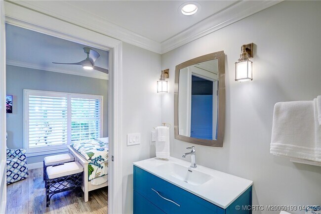 Building Photo - 5799 NE Island Cove Way