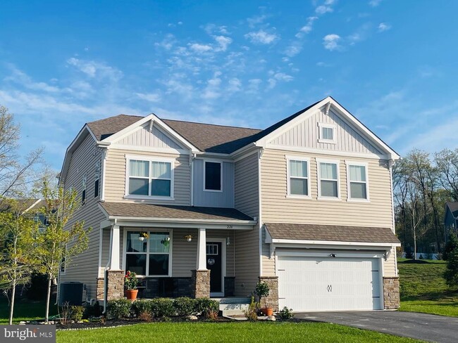 Building Photo - 226 Seven Springs Ln