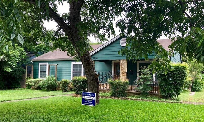 Building Photo - Great 4X2 Stand Alone Home for August!