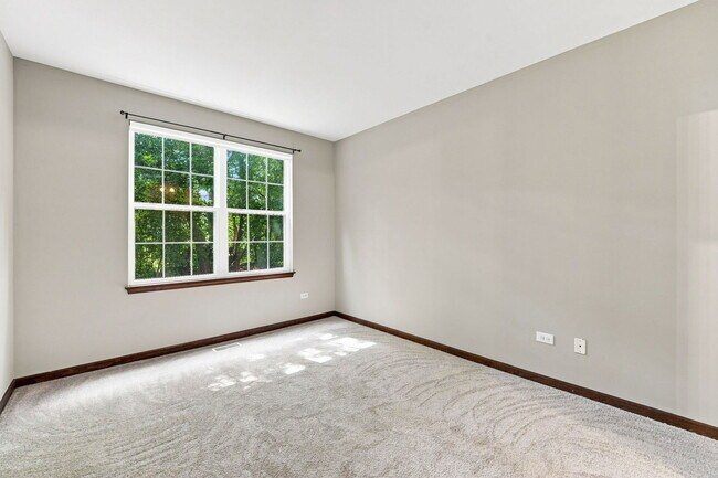 Building Photo - 2532 Oneida Ln