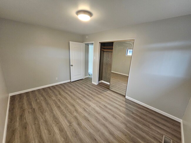 Building Photo - Freshly Updated 3 Bedroom House Looking fo...