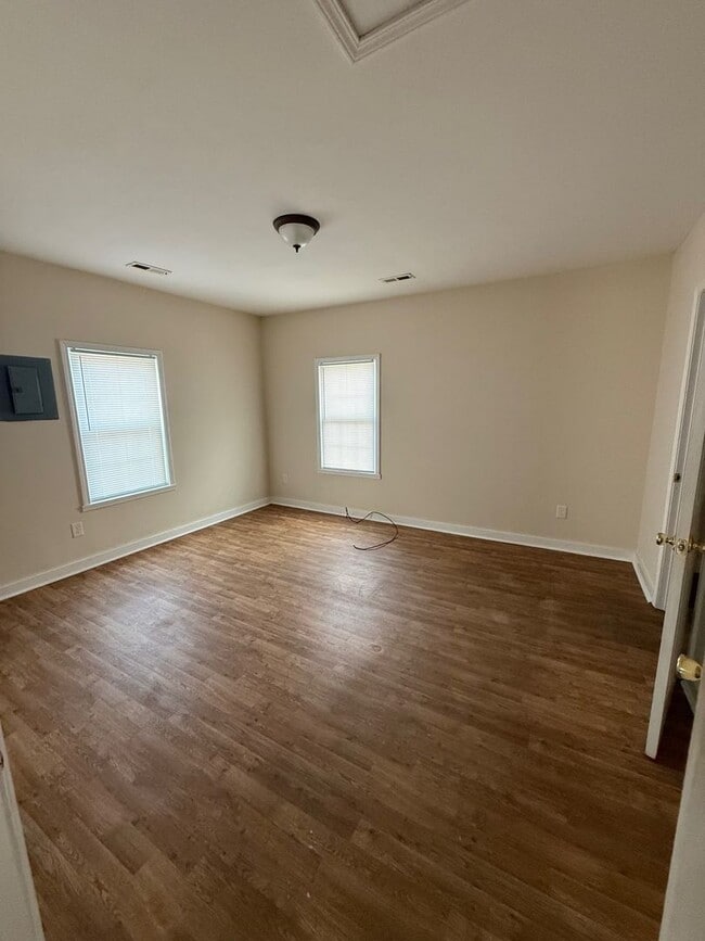 Building Photo - 1117 Douglas Ave