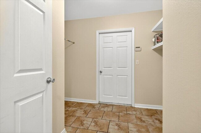 Building Photo - 6018 Tapestry Dr