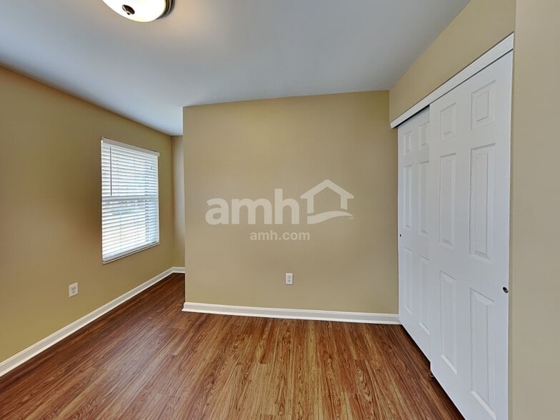 Building Photo - 10213 Waterford Ct