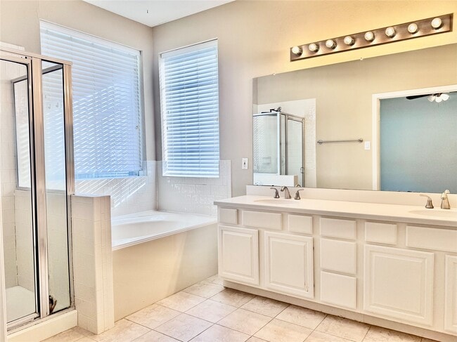 Building Photo - 2123 Hollow Reef Cir