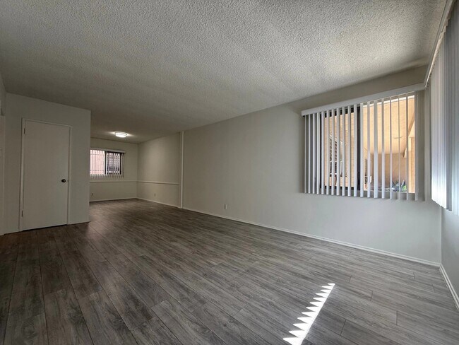 Interior Photo - 10026 Palms Blvd.,