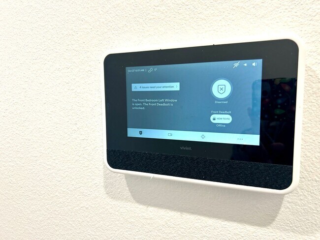 Building Photo - Centerton Home Available NOW! 4 bed, 2 full bath no carpet home. LARGE fenced backyard