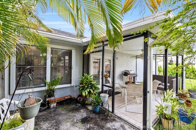 Building Photo - 1599 Bayridge Pl