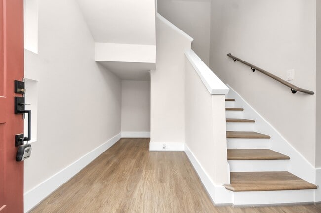 Building Photo - 783 Mansfield St