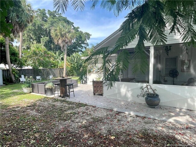 Building Photo - 2171 NE Pelican Terrace