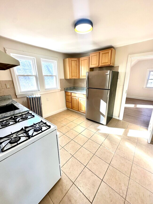 Building Photo - 75 Willowdale Ave