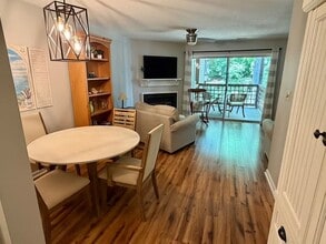 Building Photo - 4100 Sedgewood Dr