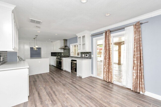 Building Photo - 12418 Mill Ridge Dr