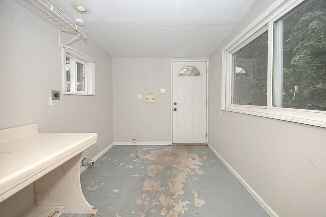 Building Photo - 1006 13th St