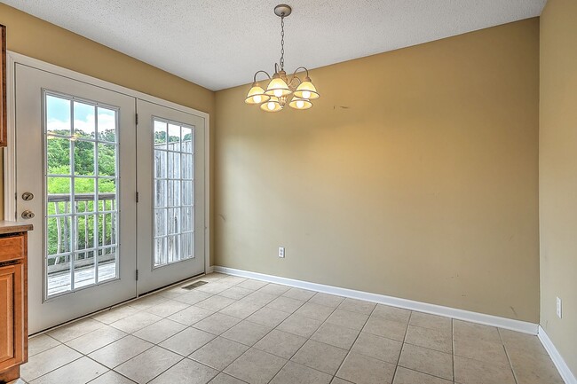 Building Photo - 132 Amanda Ln