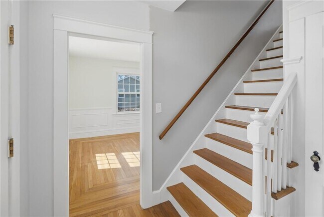 Building Photo - 21 Earlham Way