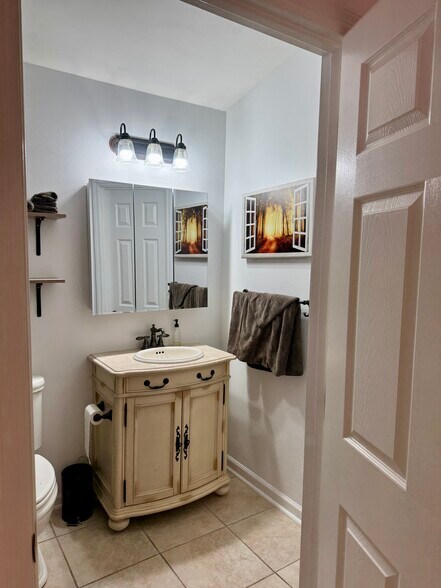 Building Photo - 3 Lang St