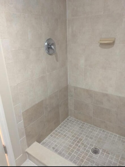 Building Photo - 1503 SE Royal Green Cir