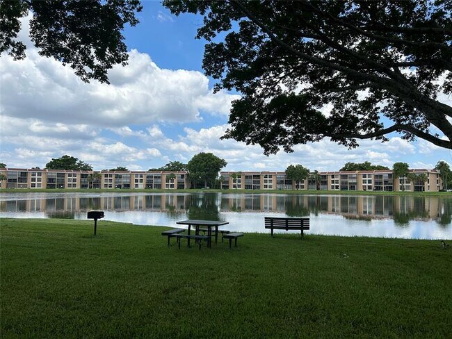 Primary Photo - 6123 Coral Lake Dr
