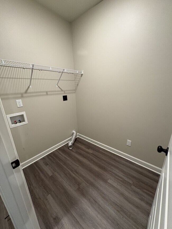 Building Photo - 2113 Metcalf Wy