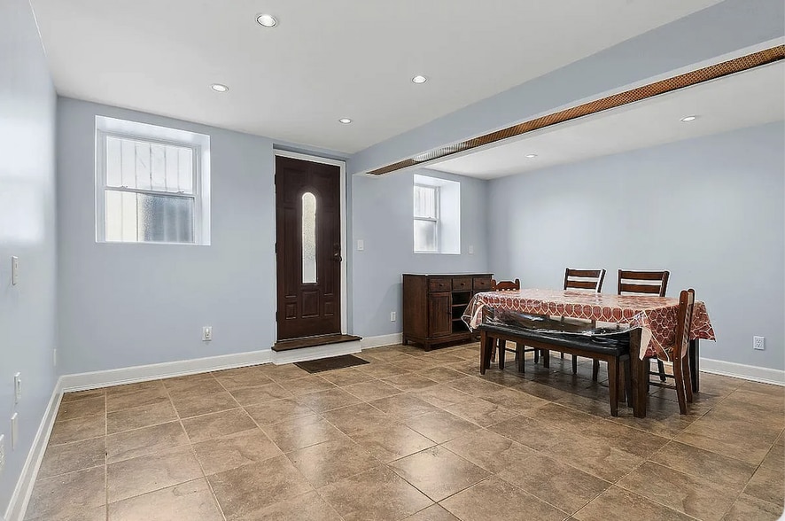 Primary Photo - 1761 E 16th St