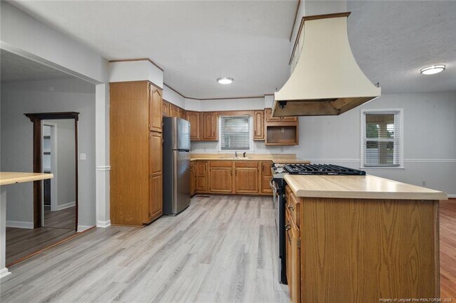 Building Photo - 508 Waterbury Dr