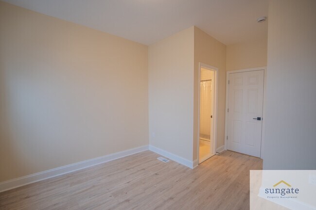 Building Photo - 3205 Esther Pl