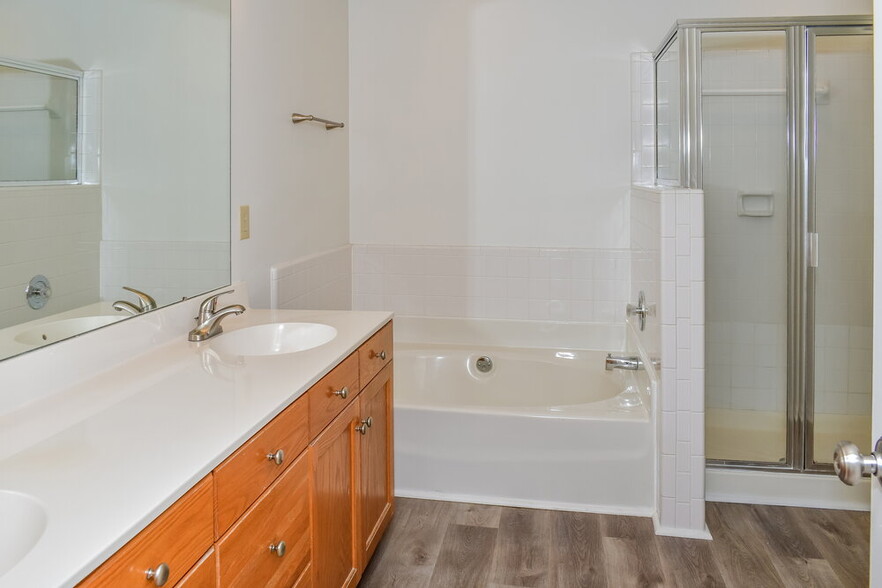 Building Photo - 707 Trailing Rock Dr