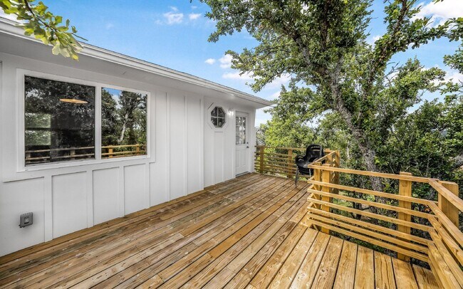 Building Photo - 10011 Little Creek Cir
