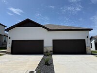 Building Photo - 171 Schrader Dr