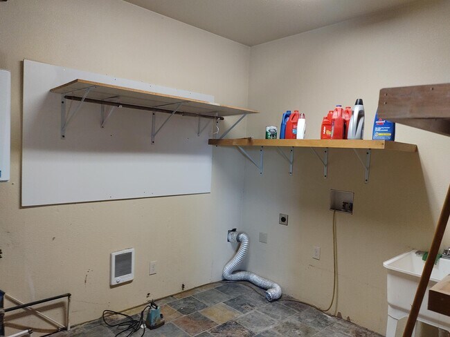 Building Photo - 256 E Fork Big Sandy Rd