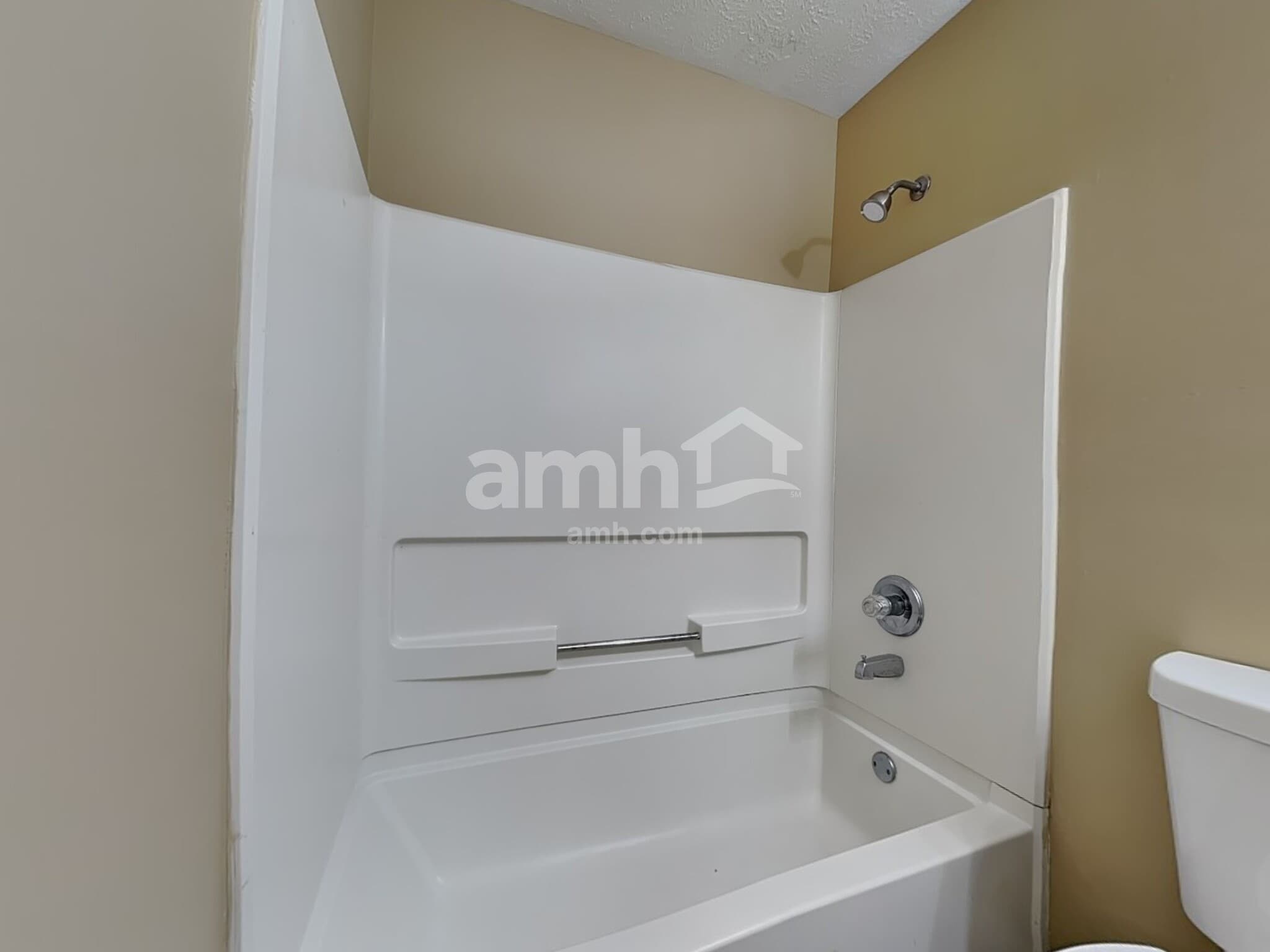 Building Photo - 19 Pond Ln