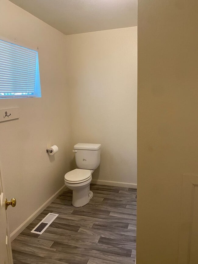 Building Photo - Newly remodeled