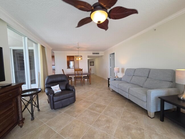 Building Photo - 5049 N Hwy A1A