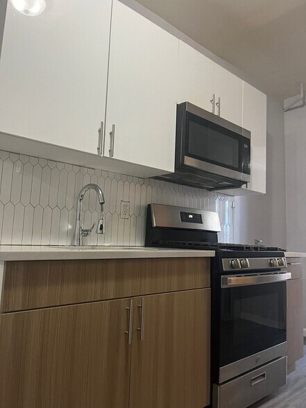 Building Photo - 43 Storms Ave