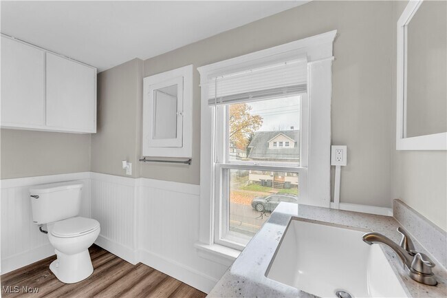 Building Photo - 1296 W Wilbeth Rd