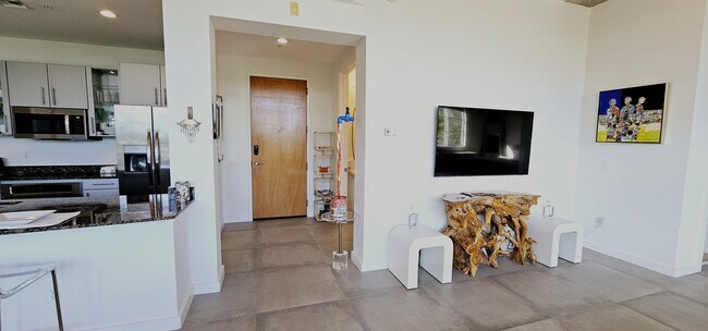 Building Photo - 365 SE 6th Ave